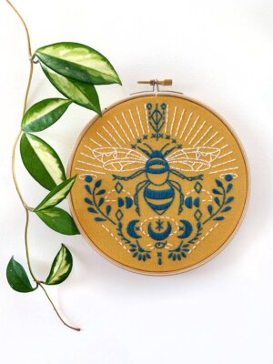 Rikrack - Bee Embroidery Kit
